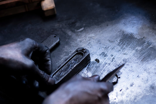 Making Ink with the Traditional “Kōfuku-ji Nitai-bō Koshiki Bokutetsu” Mold